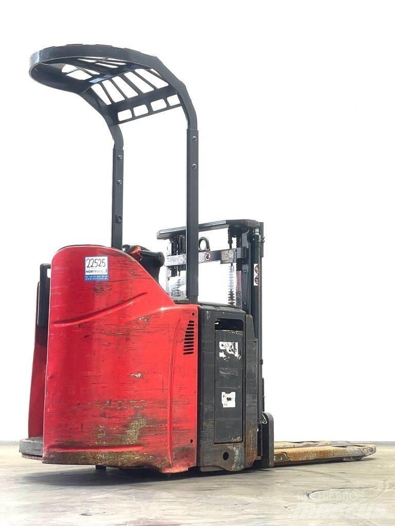 Linde D12HPSP-133 معدات التكديس الجوالة