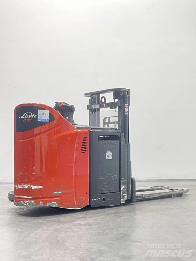 Linde D12HPSP-133 معدات التكديس الجوالة