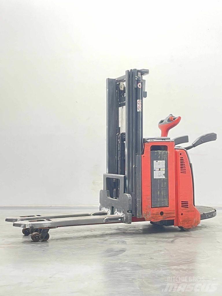 Linde D12LAP-133 معدات التكديس الجوالة