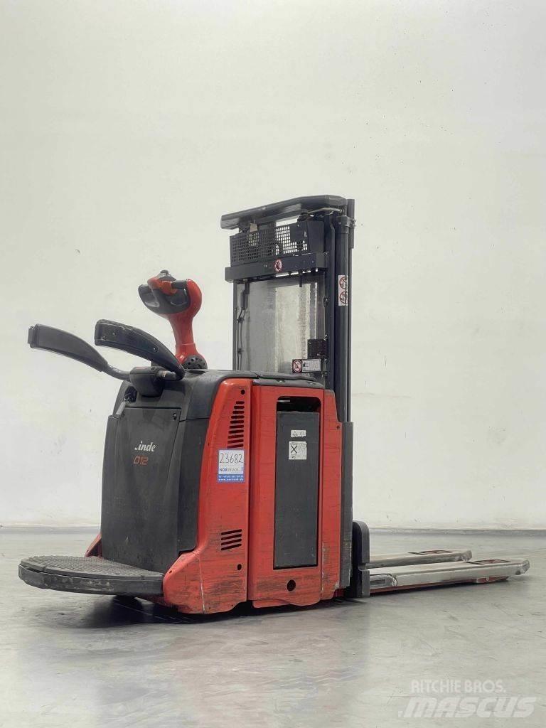 Linde D12LAP-133 معدات التكديس الجوالة