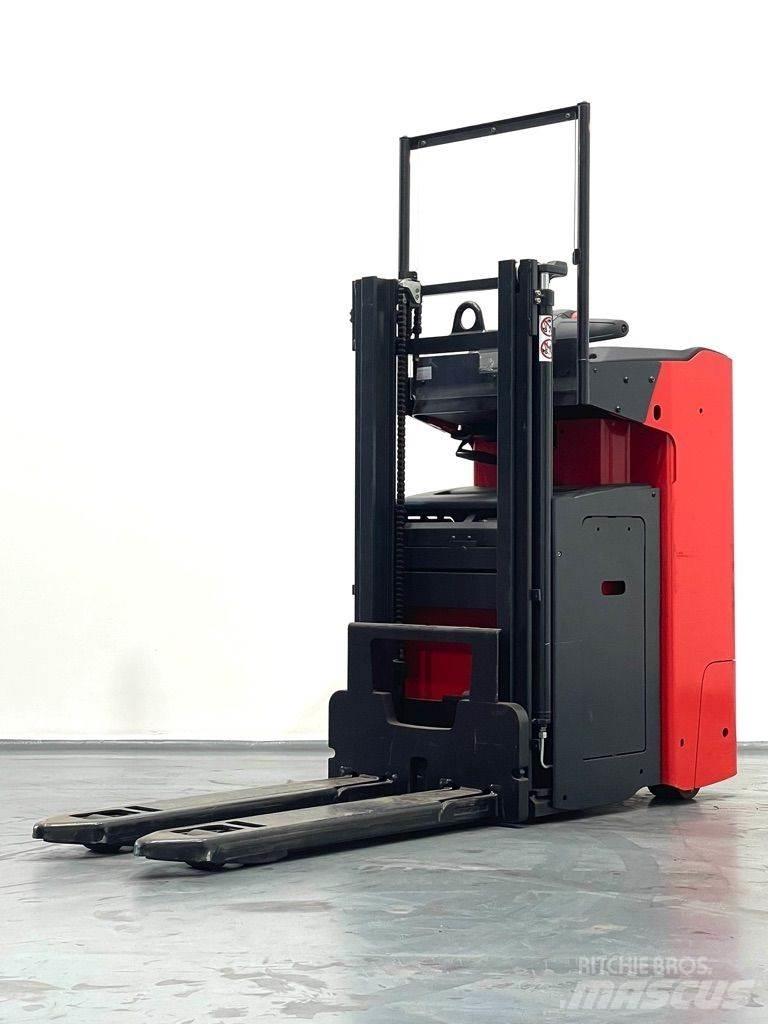 Linde D12SF-1164 معدات التكديس الجوالة