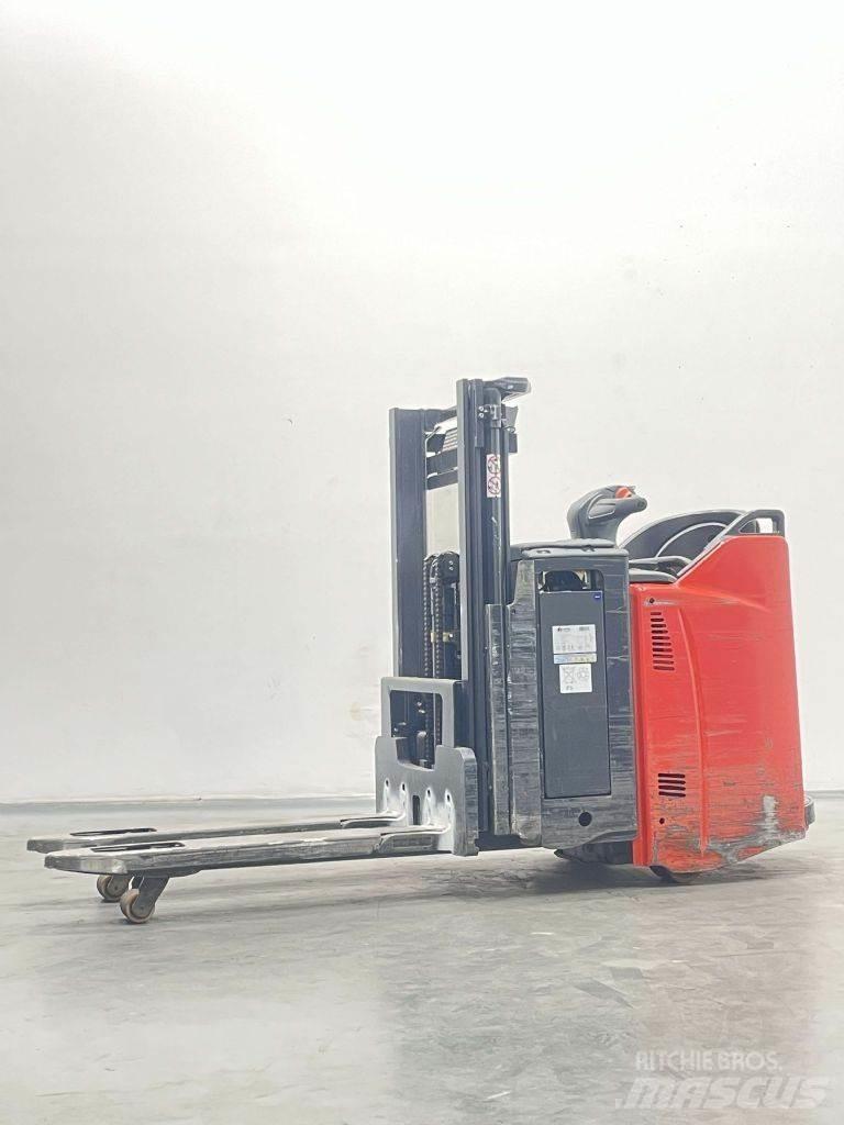 Linde D12SP-133 معدات التكديس الجوالة