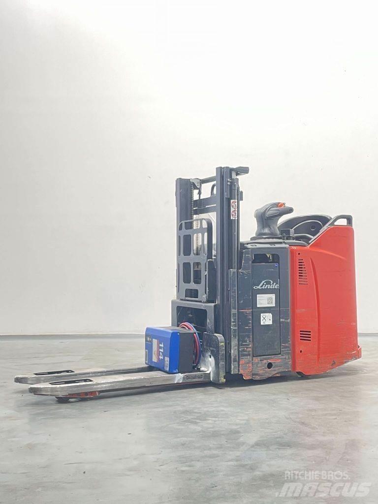Linde D12SPHP-133 معدات التكديس الجوالة