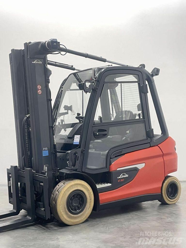 Linde E30L-01-1252 شاحنات ذات رافعات شوكية تعمل بالكهرباء