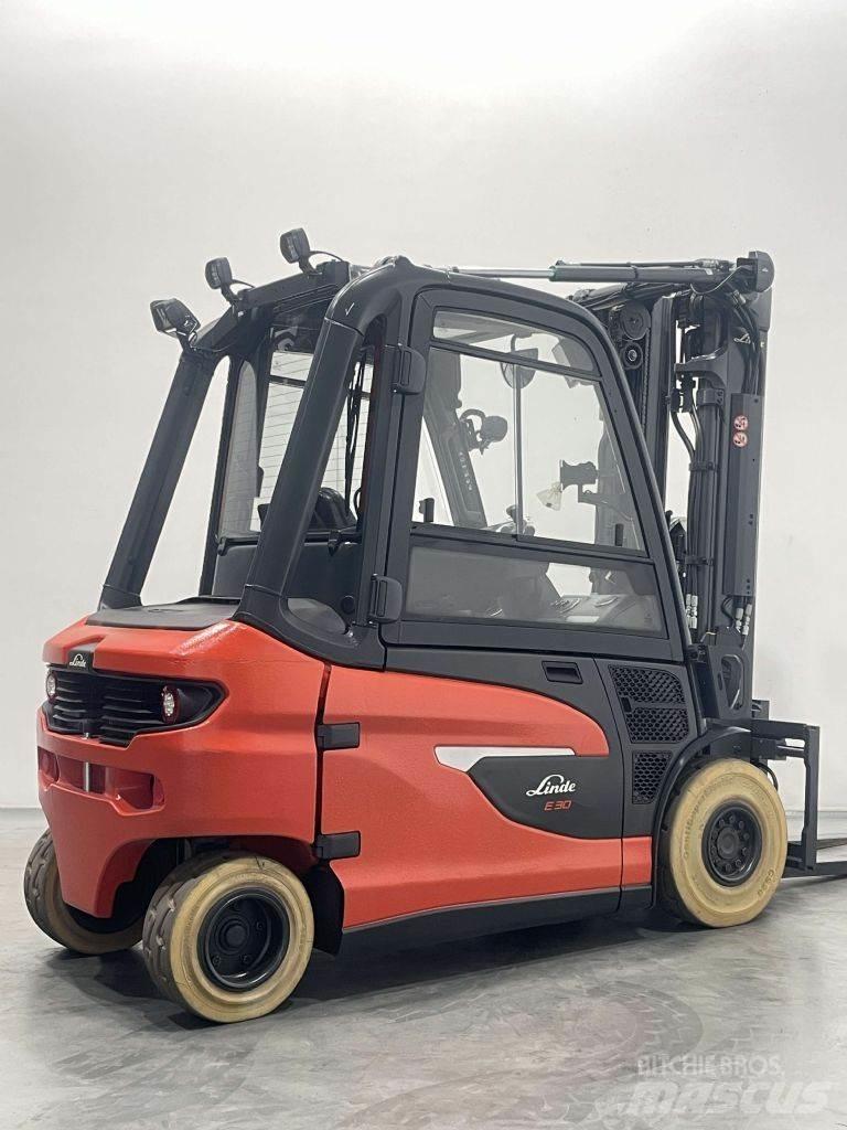 Linde E30L-01-1252 شاحنات ذات رافعات شوكية تعمل بالكهرباء