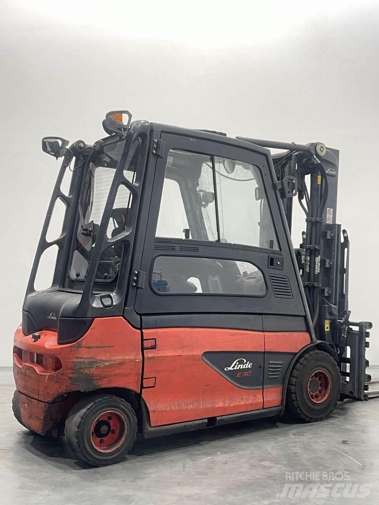 Linde E30L-01-387 شاحنات ذات رافعات شوكية تعمل بالكهرباء