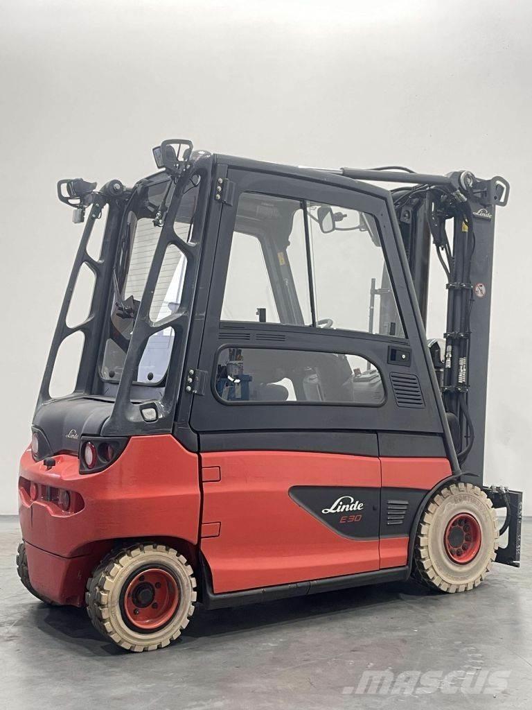 Linde E30L-01-387 شاحنات ذات رافعات شوكية تعمل بالكهرباء