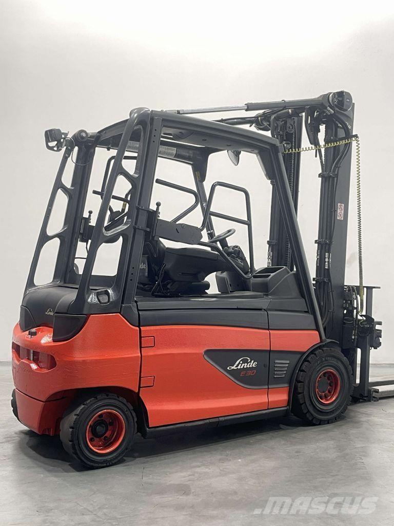 Linde E30L-01-387 شاحنات ذات رافعات شوكية تعمل بالكهرباء