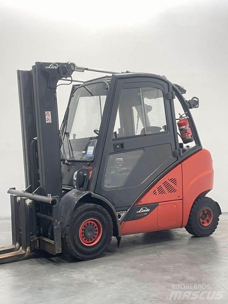 Linde H25D-02/600-393 شاحنات الديزل