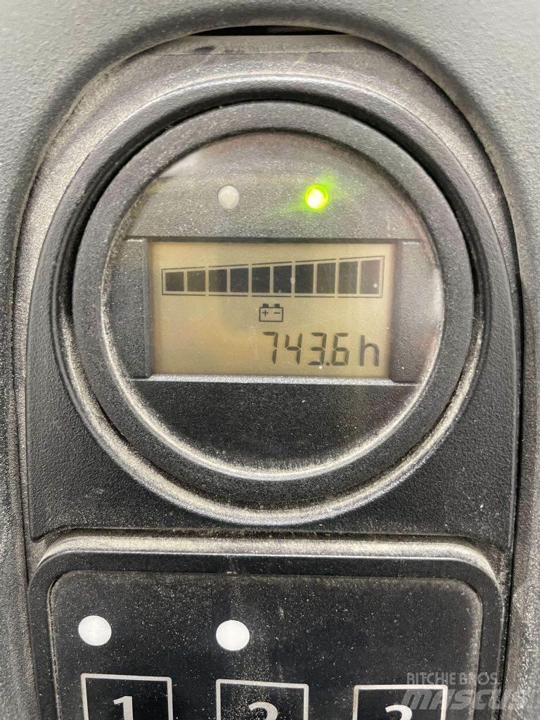 Linde L10B-1172 معدات التكديس الجوالة