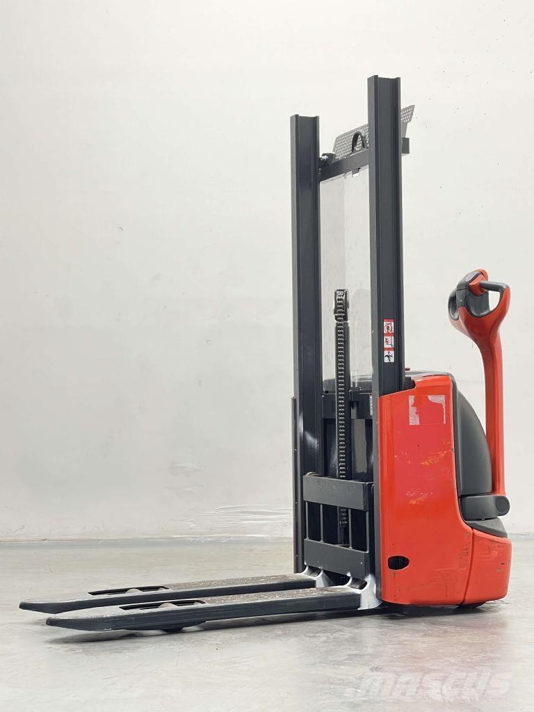 Linde L10B-1172 معدات التكديس الجوالة