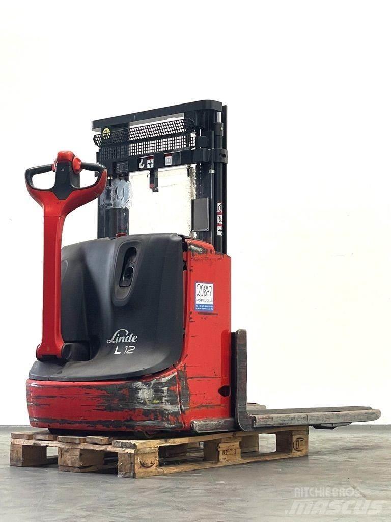 Linde L12-1172 معدات التكديس الجوالة