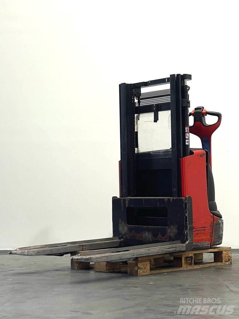 Linde L12-1172 معدات التكديس الجوالة