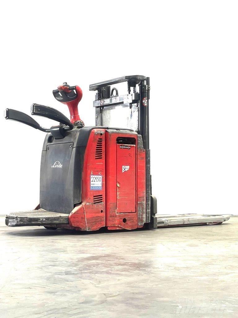 Linde L12LAP-133 معدات التكديس الجوالة