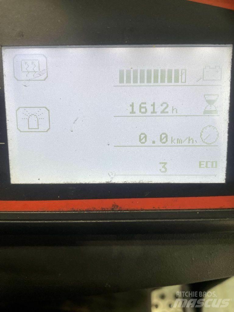 Linde P80-1191 شاحنة قاطرة