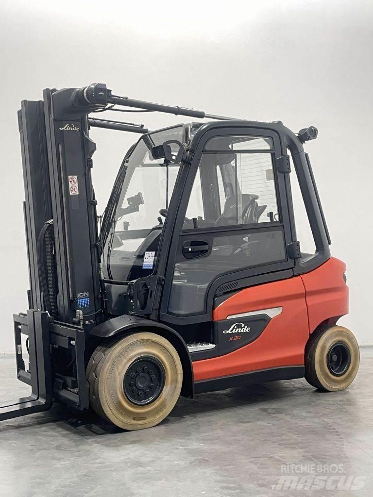 Linde X30-1252-Li-Ion شاحنات ذات رافعات شوكية تعمل بالكهرباء