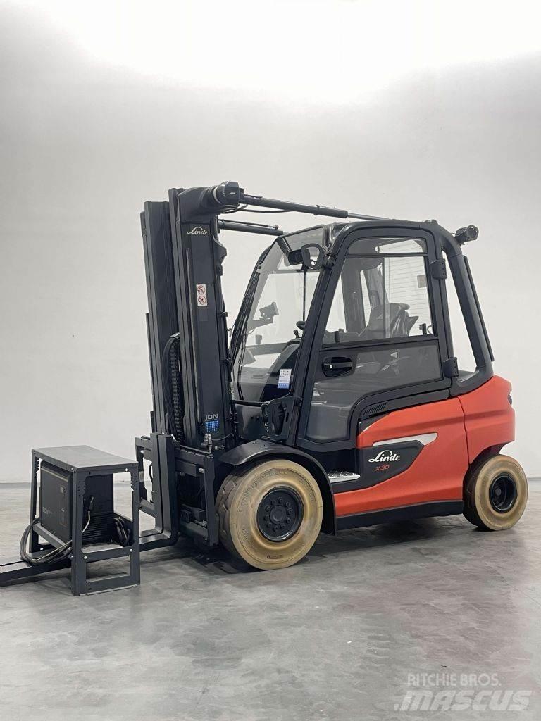 Linde X30-1252-Li-Ion شاحنات ذات رافعات شوكية تعمل بالكهرباء
