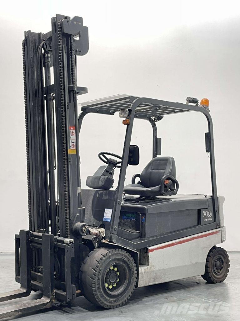 Nissan GQ02L30CU شاحنات ذات رافعات شوكية تعمل بالكهرباء