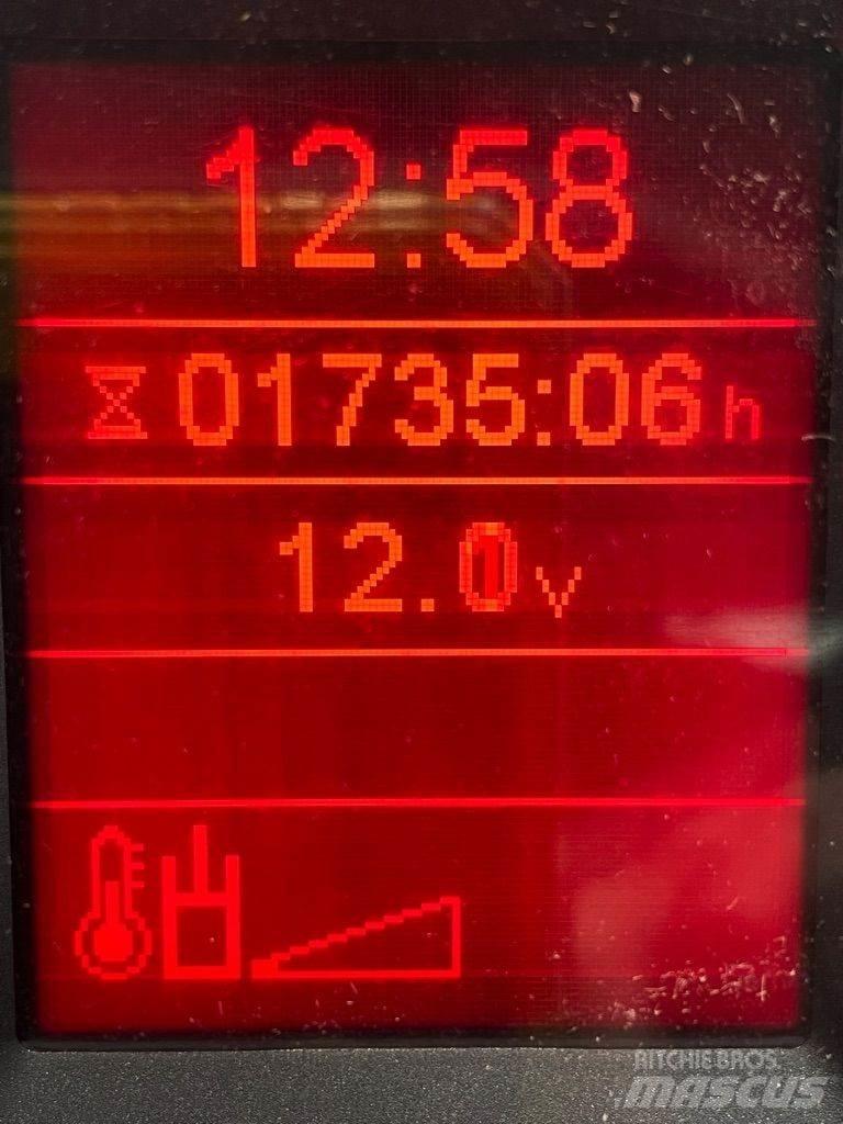 Paus RL8.7 لوادر بعجل