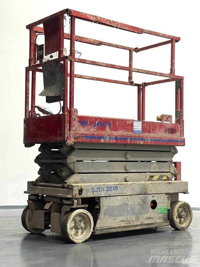 SkyJack SJIII-3219 رافعات مقصية الشكل