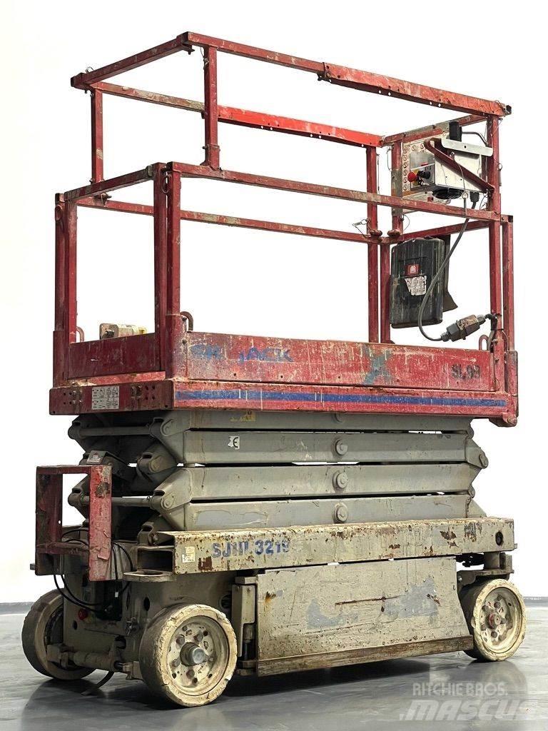 SkyJack SJIII-3219 رافعات مقصية الشكل