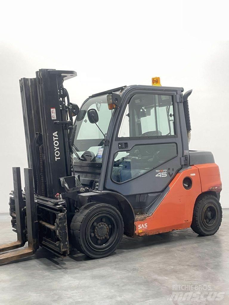 Toyota 40-8FD40N شاحنات الديزل