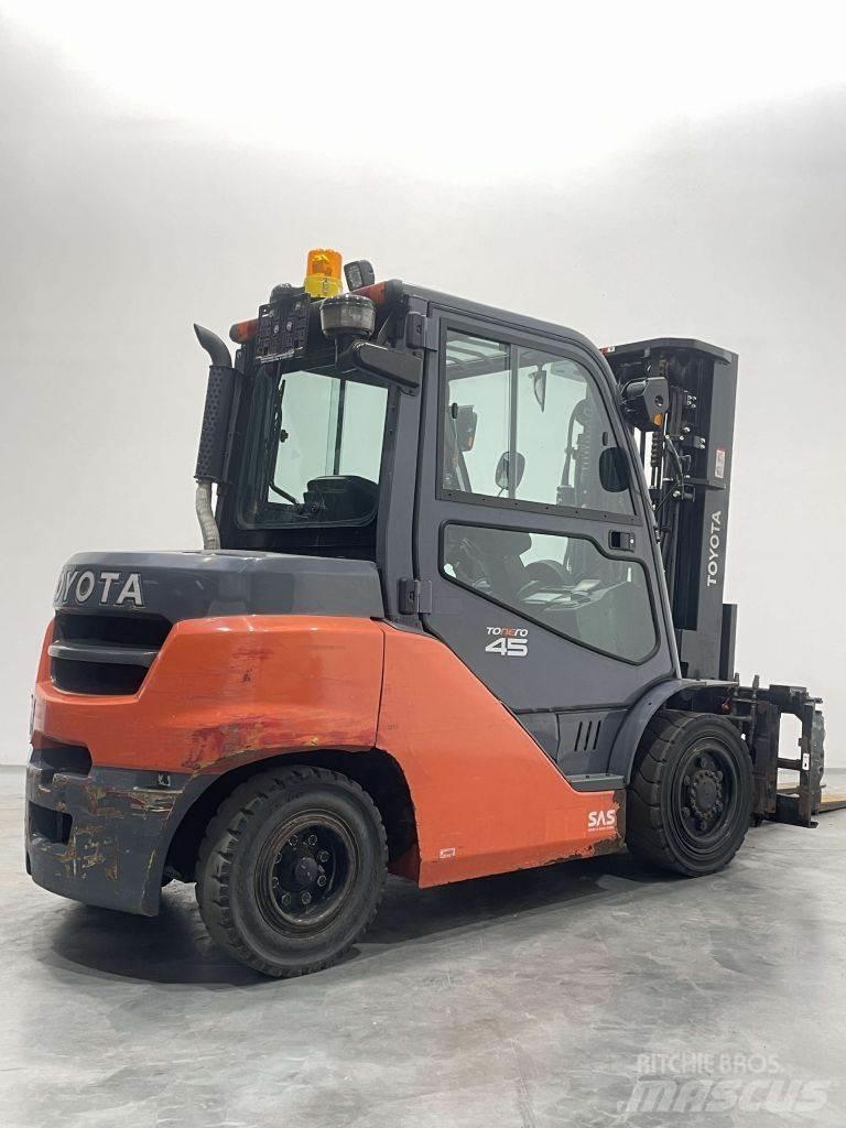 Toyota 40-8FD40N شاحنات الديزل