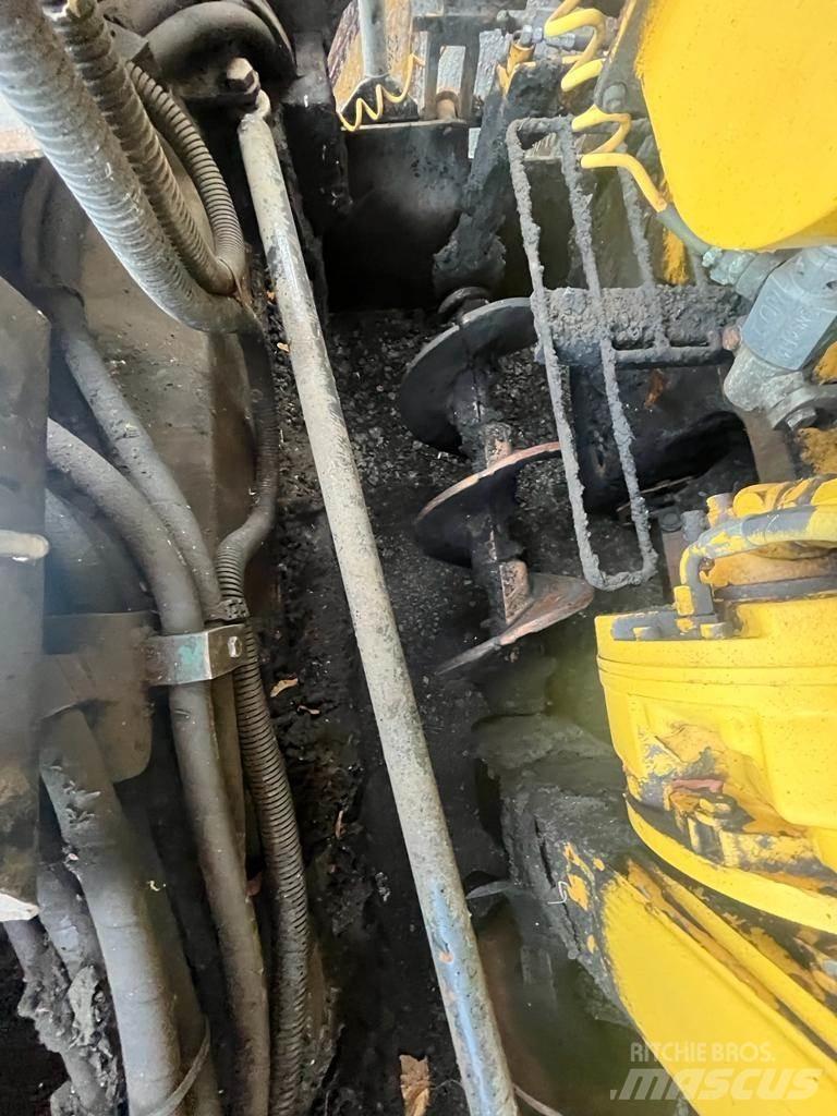 CAT AP600 Paver معدات السفلتة