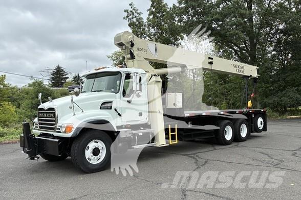 National 900A شاحنات الرافعات