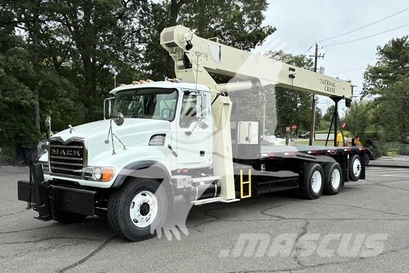 National 900A شاحنات الرافعات