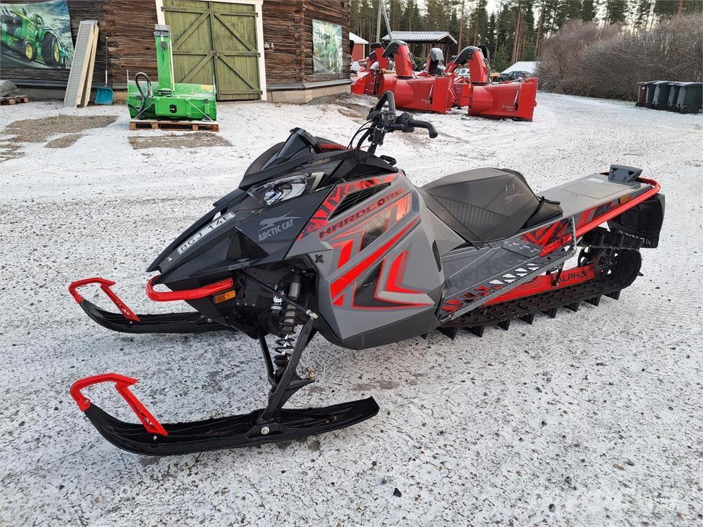 Arctic Cat M 8000 ALPHA كاسحات الجليد