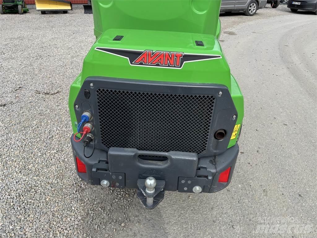 Avant 650 لوادر انزلاقية التوجيه