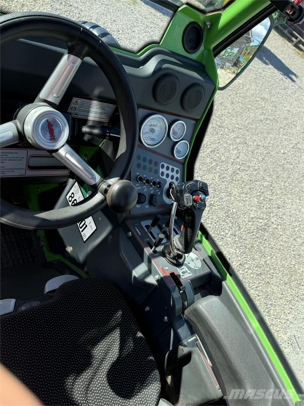 Avant 760 i لوادر انزلاقية التوجيه
