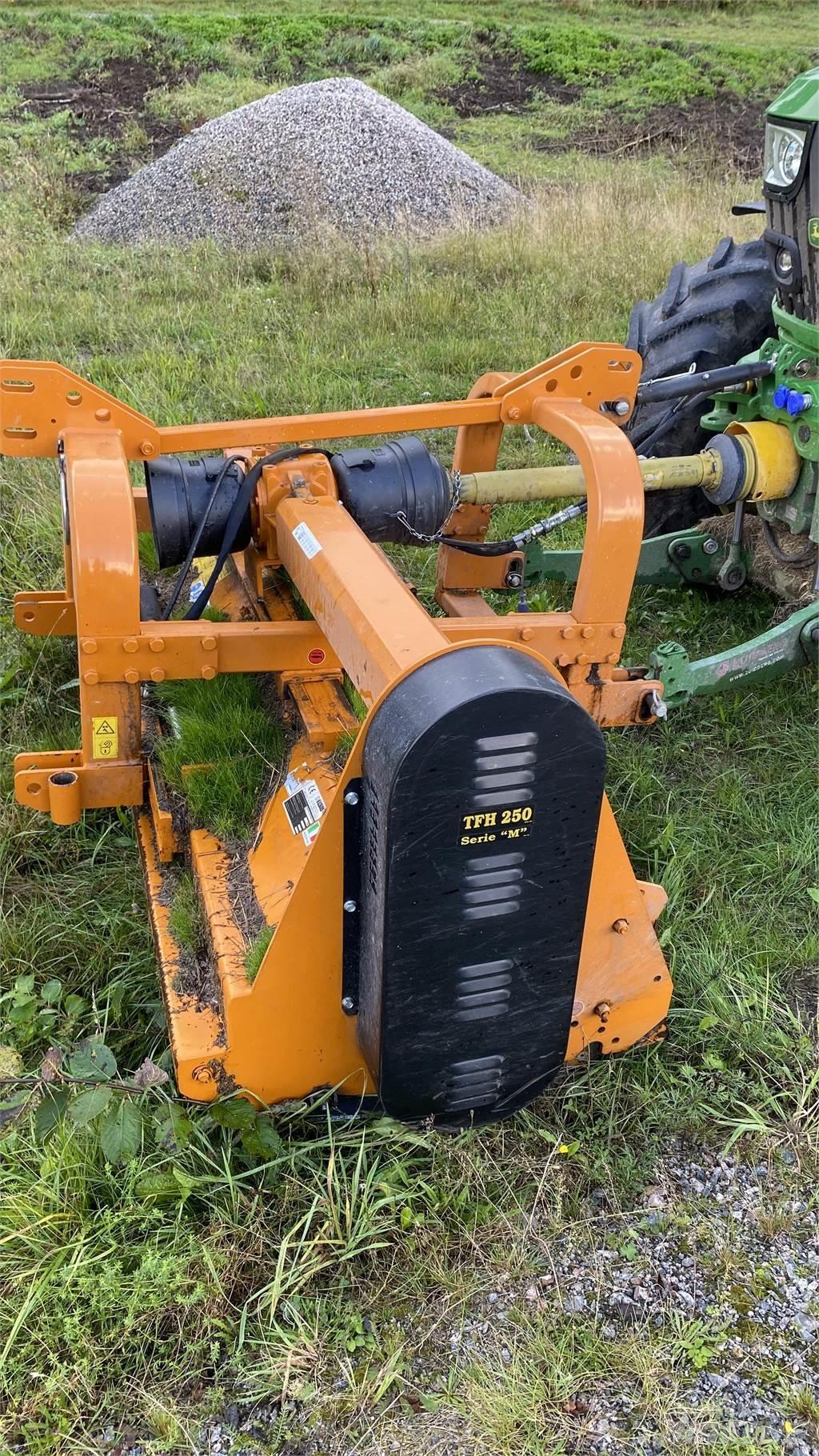Berti TFH 250 BETESPUTS جزازات وأغطية المراعي