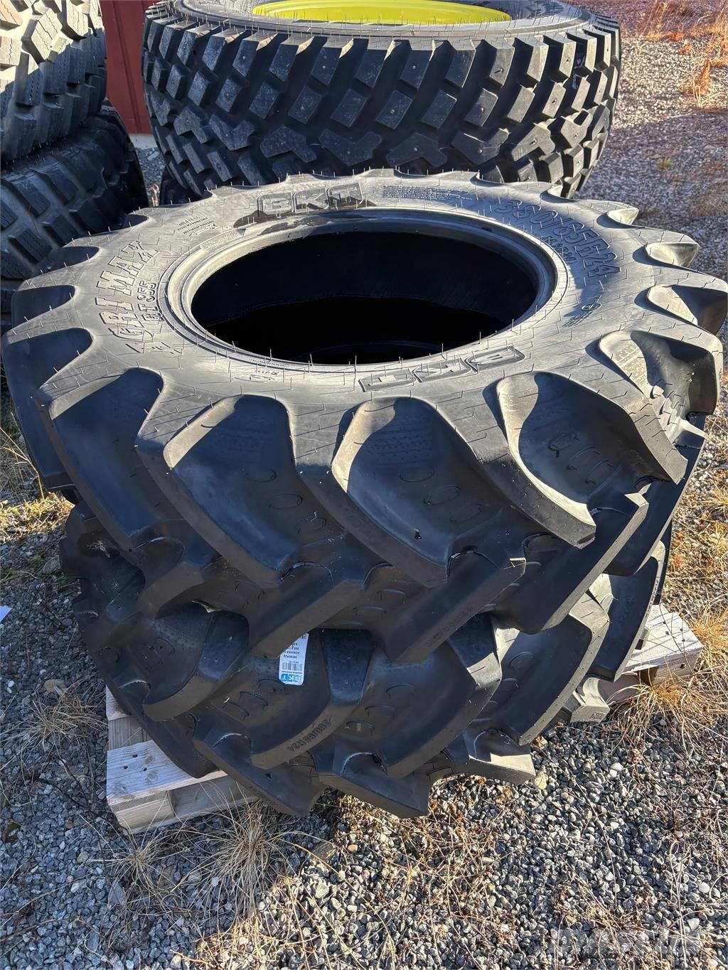 BKT Däck 380/85R24 2st الإطارات والعجلات والحافات