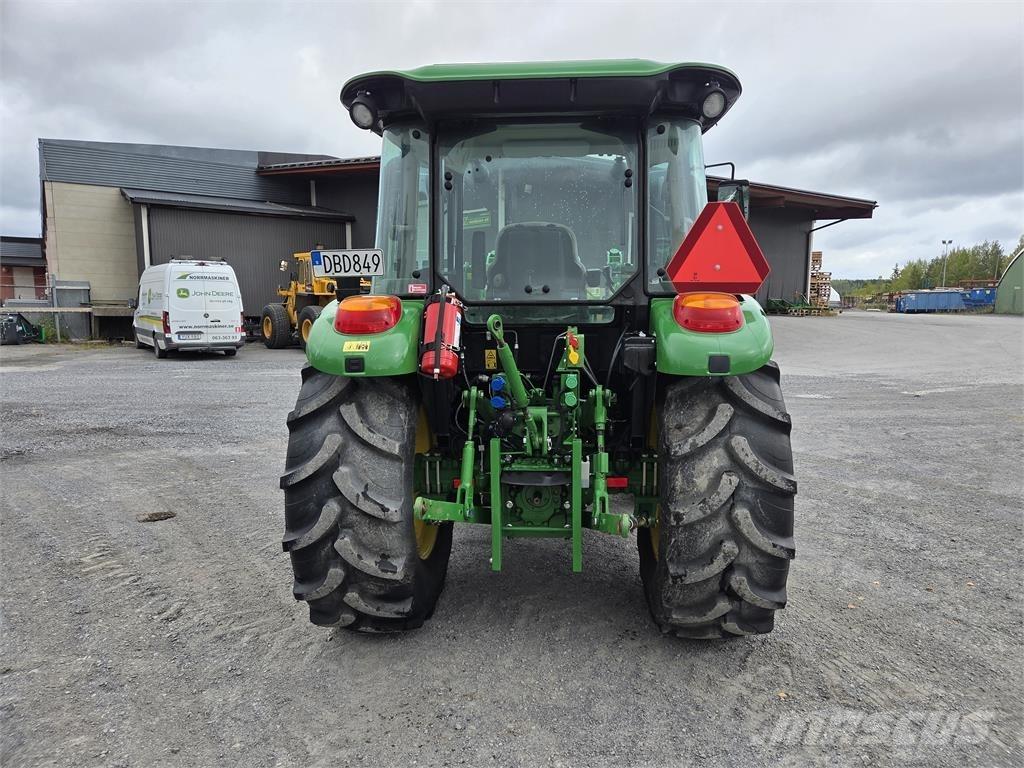 John Deere 5075E الجرارات