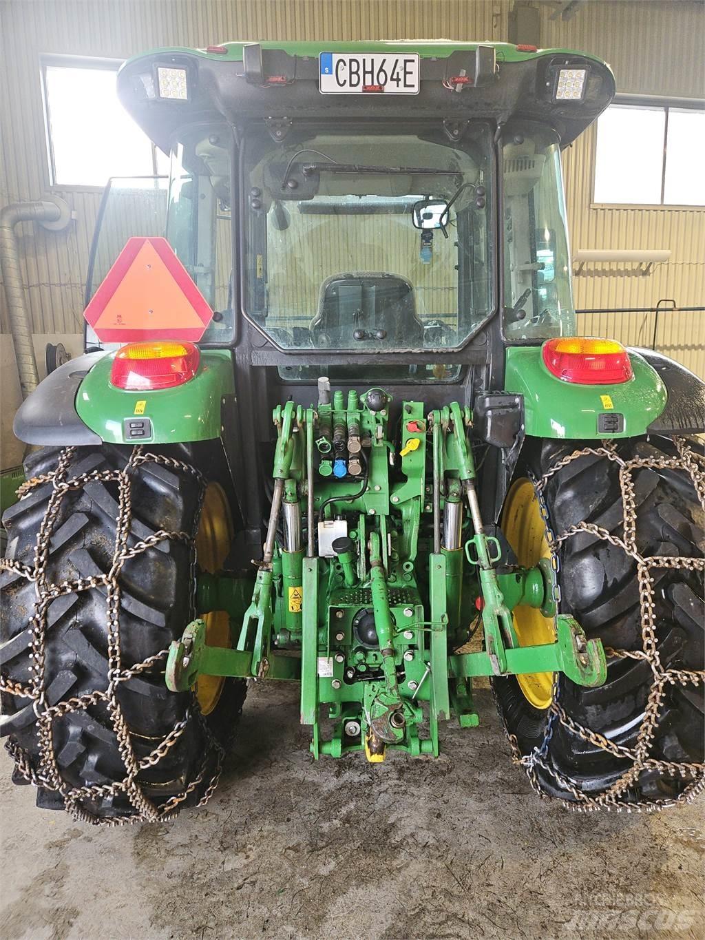 John Deere 5115M الجرارات