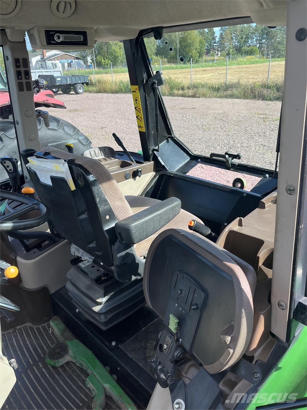 John Deere 5620 الجرارات