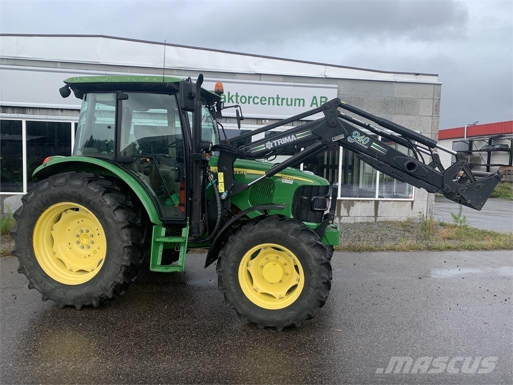 John Deere 5820 الجرارات