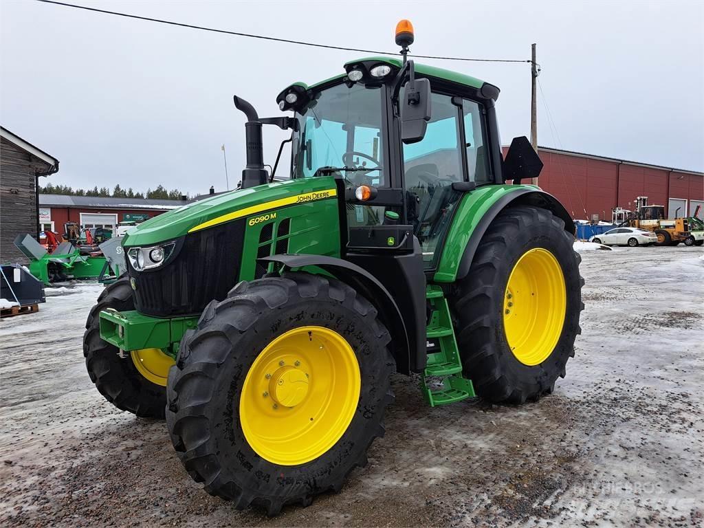 John Deere 6090M الجرارات