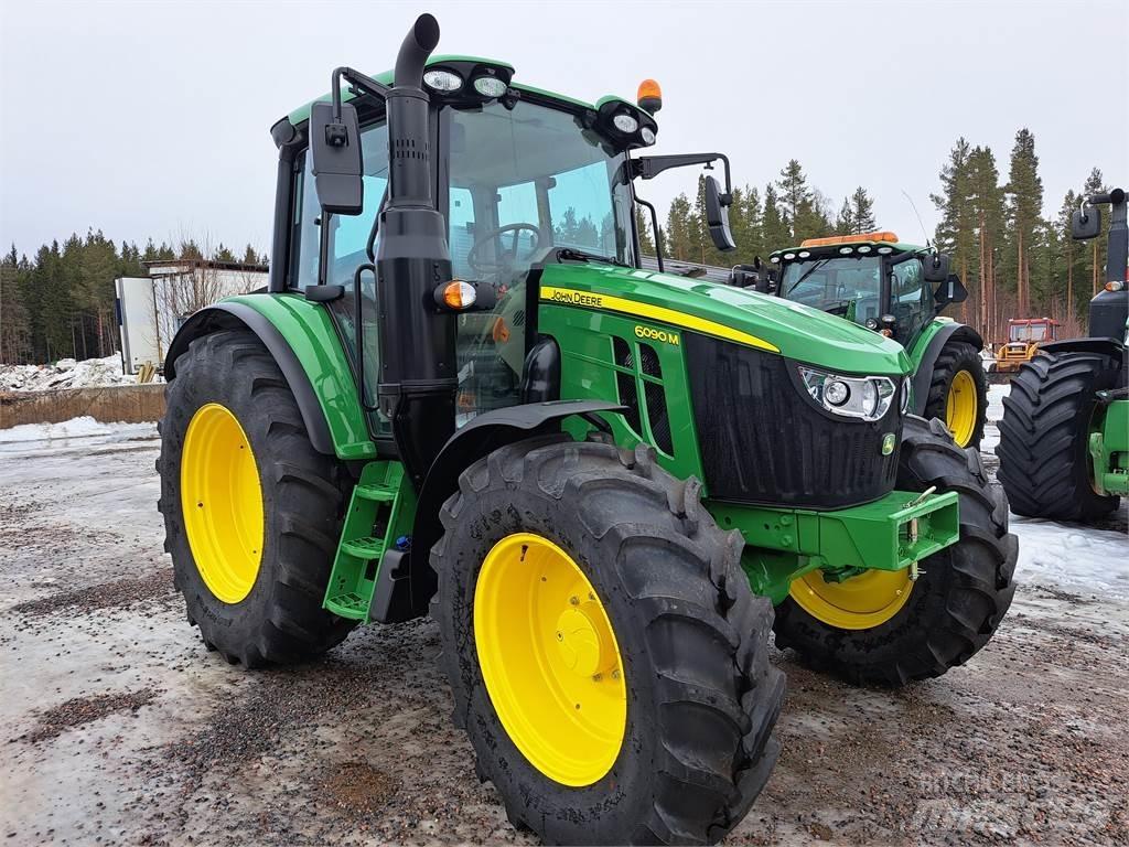 John Deere 6090M الجرارات