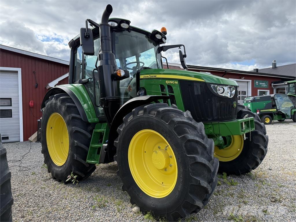 John Deere 6090M الجرارات