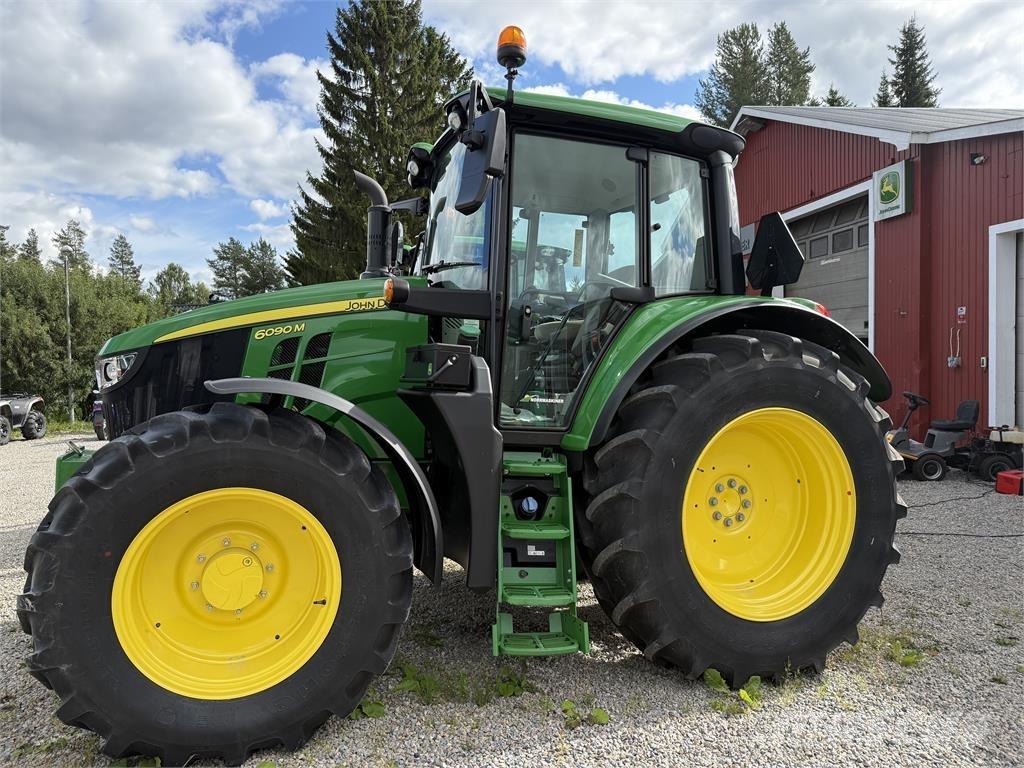 John Deere 6090M الجرارات