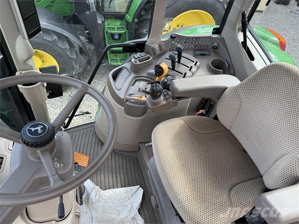 John Deere 6090M الجرارات