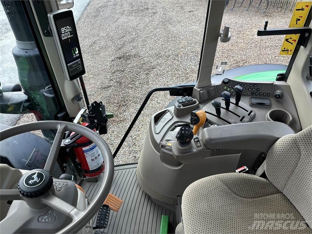John Deere 6120M الجرارات