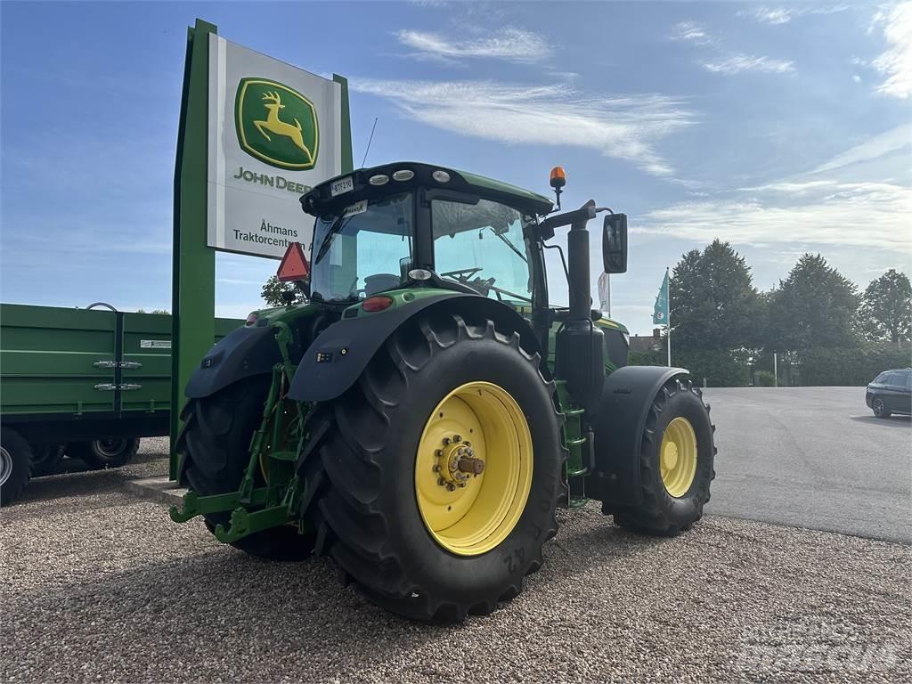 John Deere 6215R الجرارات