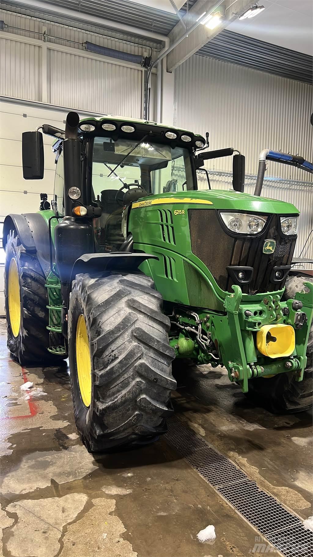 John Deere 6215R الجرارات