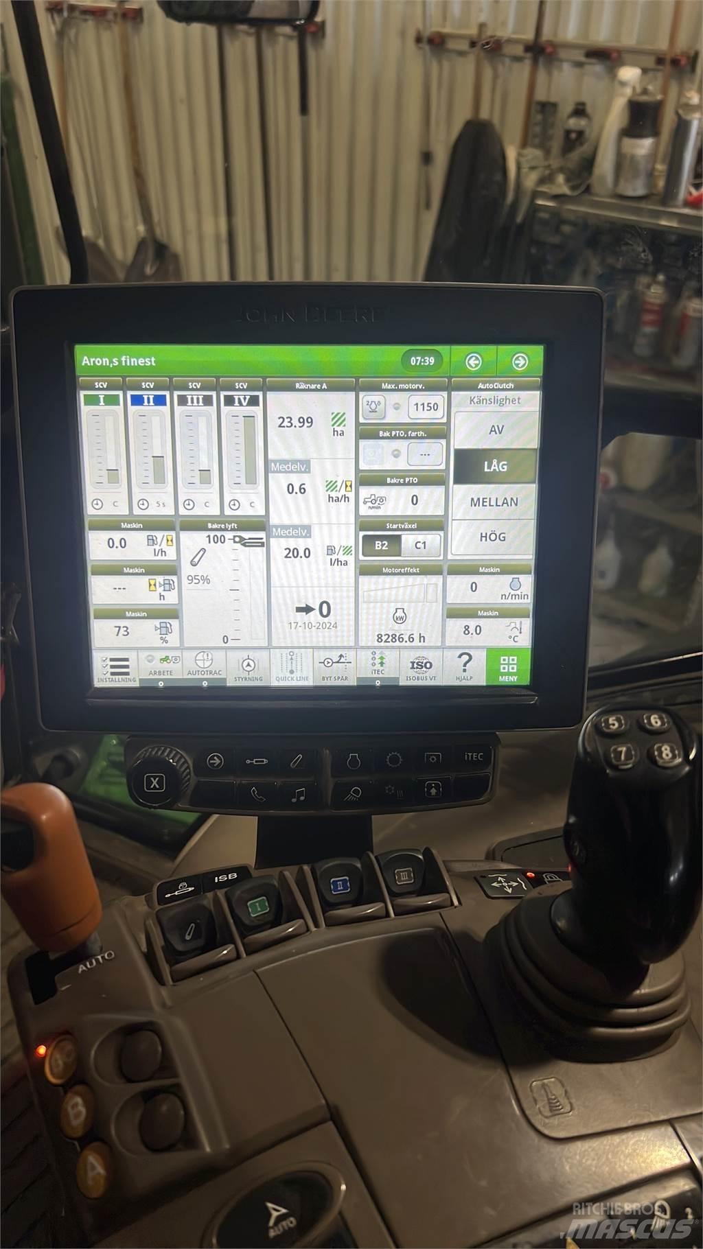 John Deere 6215R الجرارات