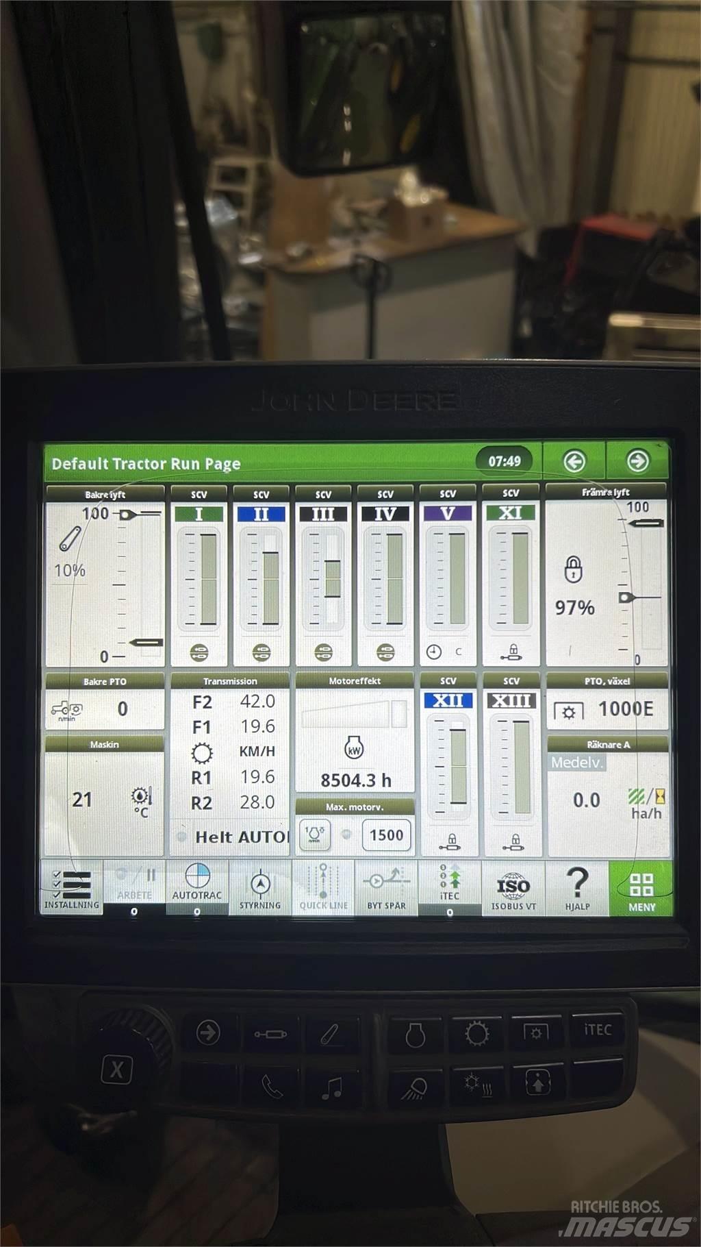 John Deere 6215R الجرارات
