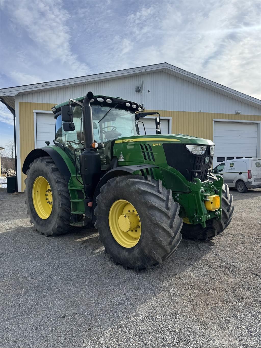 John Deere 6215R الجرارات